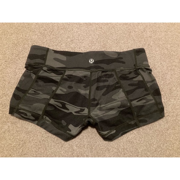 RARE Lululemon Hot Hot Short Size 6 - Picture 6 of 15